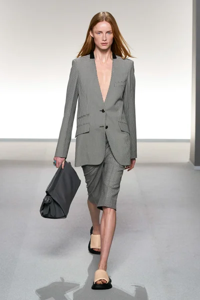 Look 3